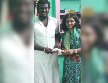 nadi astrologer with customers